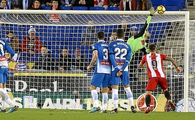 El Sevilla también pregunta por Pau López