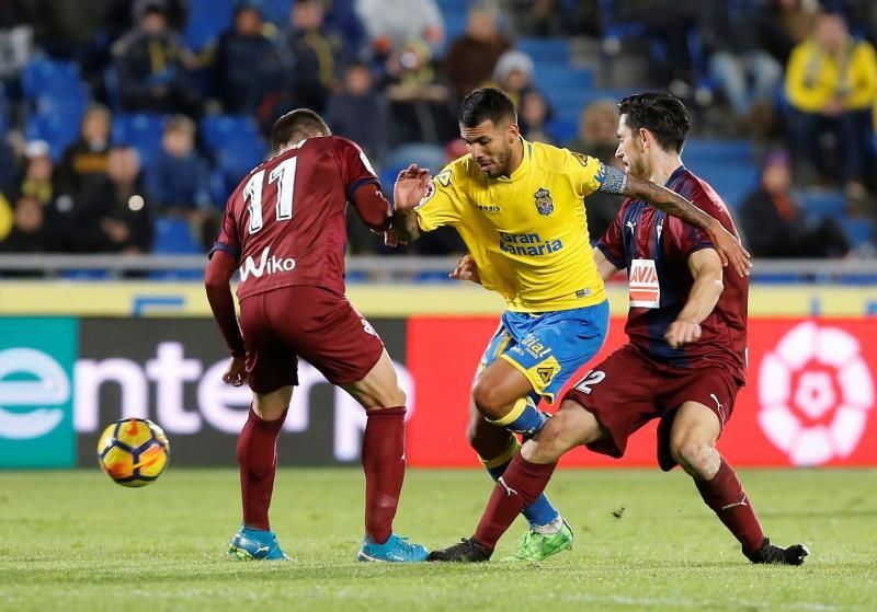 Jonathan Viera reconoce que en la segunda parte dieron "un paso atrás"
