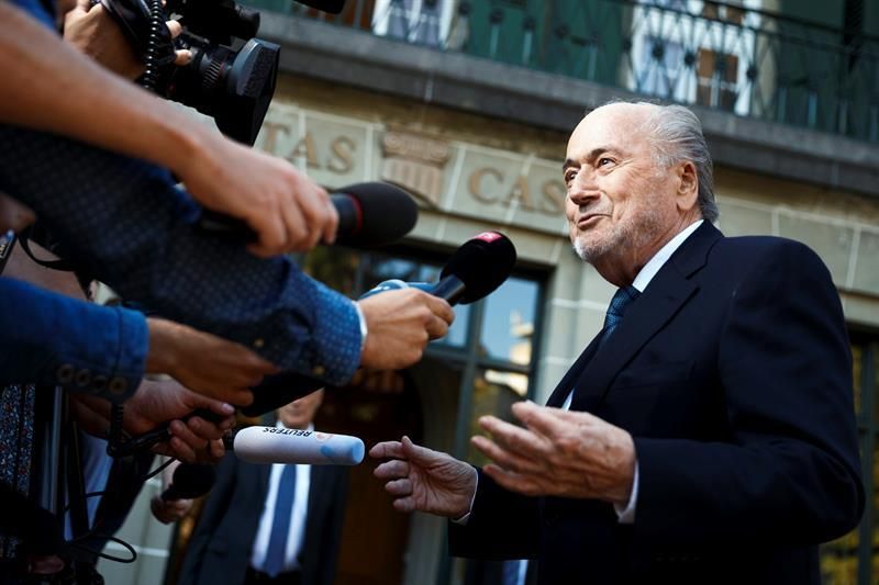 Blatter contrario a que se use el VAR en el Mundial de Rusia