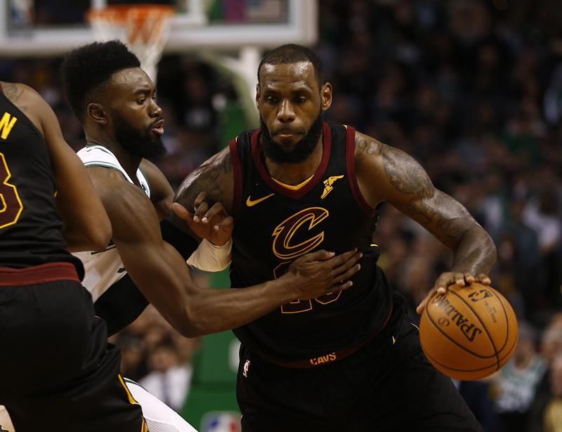 LeBron James y Stephen Curry lideran las votaciones al Partido de las Estrellas
