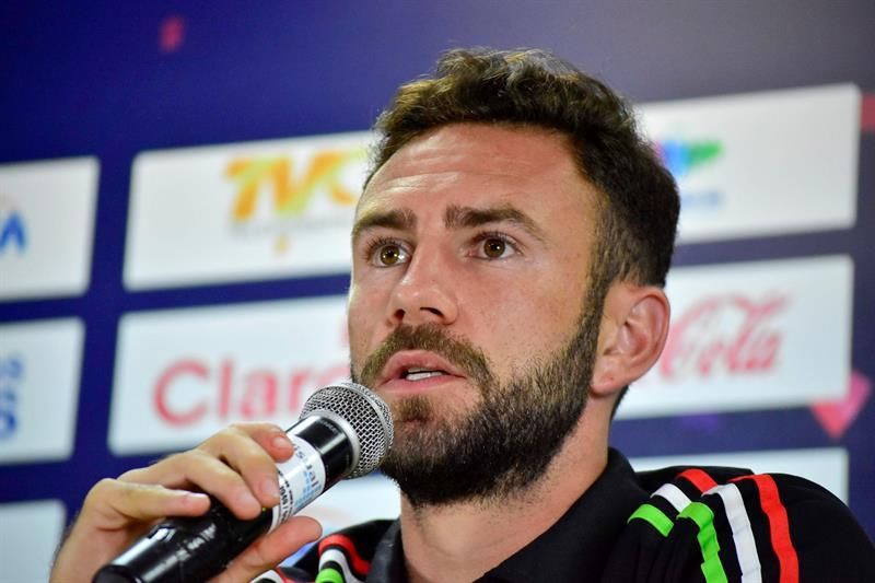 Los mexicanos Jiménez y Layún esperan una cesión para asegurase el Mundial