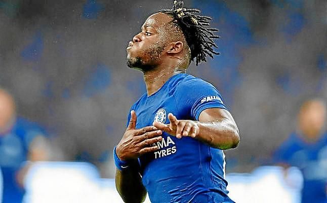 Batshuayi centra los esfuerzos del Sevilla F.C.