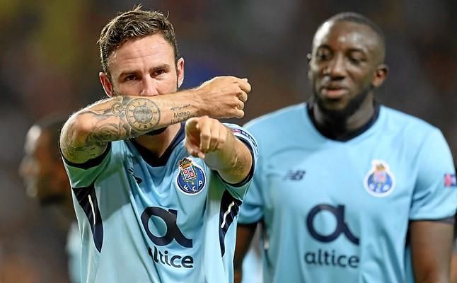 El Oporto le cierra la puerta a Layún, pero el Betis aprieta