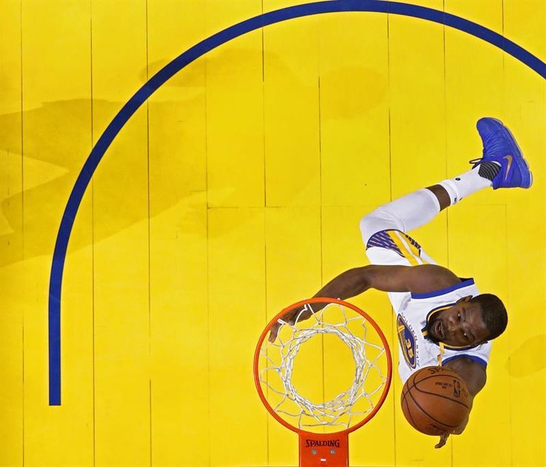 108-118. Durant vuelve a ganar duelo a James y Warriors a Cavaliers