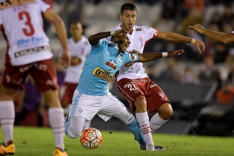Huracán gana 2-0 a San Lorenzo y se queda con el primer clásico del año