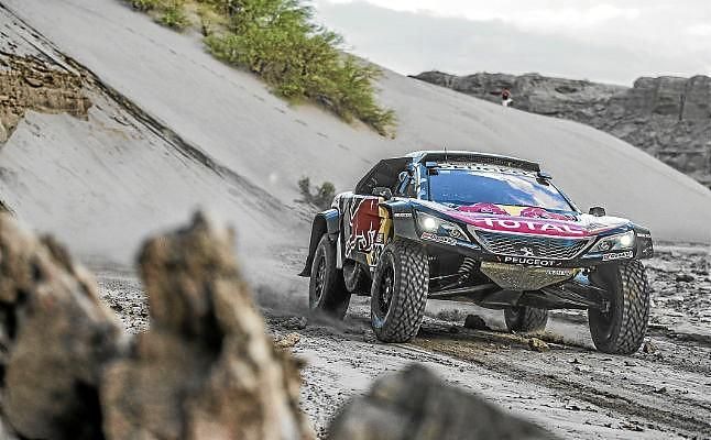 Sainz conserva 45 minutos de ventaja tras la 12ª etapa, ganada por Al-Attiyah