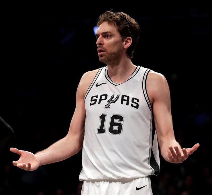 Pau Gasol dio una lección de jugador completo y líder en el triunfo de los Spurs