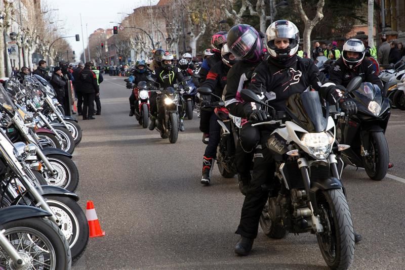 15.000 participantes en Motauros aplauden a Ángel Nieto en su ciudad natal
