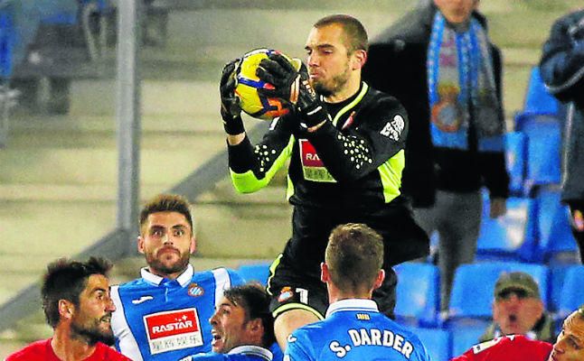 Pau López, 'castigado' tras el buen partido de Diego López