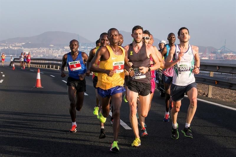 Los kenianos Mbugua y Chepleting, vencedores del noveno Gran Canaria Maratón