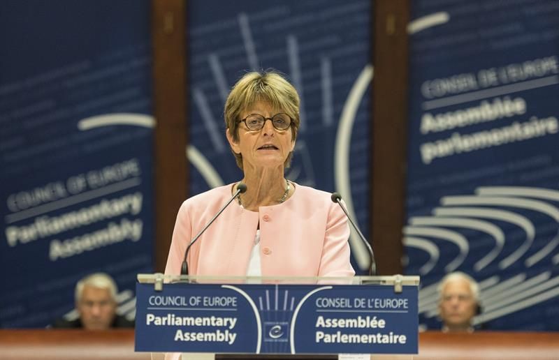 El Consejo de Europa favorable a limitar traspasos y salarios de futbolistas