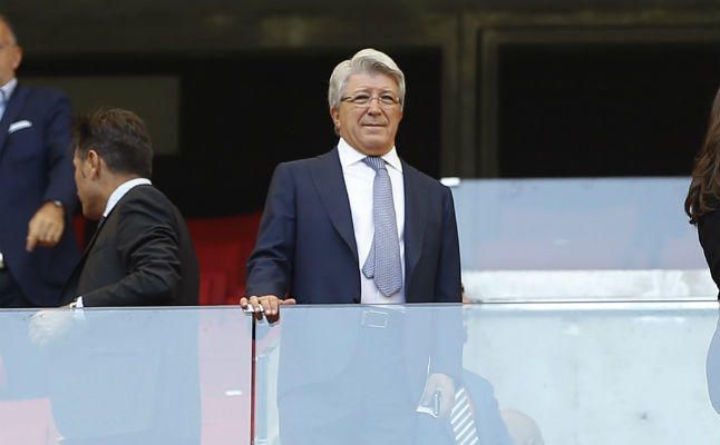 Cerezo: "El Sánchez-Pizjuán es una jaula de loros, pero si llega a estar Costa..."