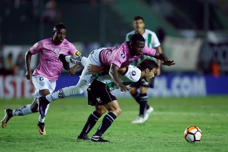 1-1. Dos penaltis dejan todo para la vuelta entre Banfield e Independiente del Valle