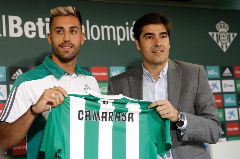 Camarasa rechazó una oferta del Brighton porque su "ilusión es triunfar en el Betis"
