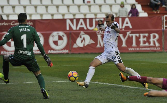 El Albacete 'ata en corto' a Zozulya