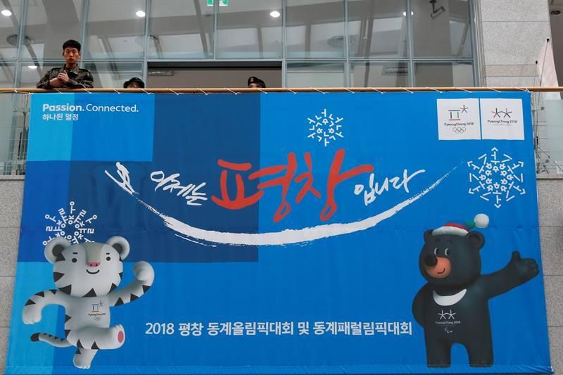 Los atletas norcoreanos pasan la primera noche en PyeongChang entre una gran expectación