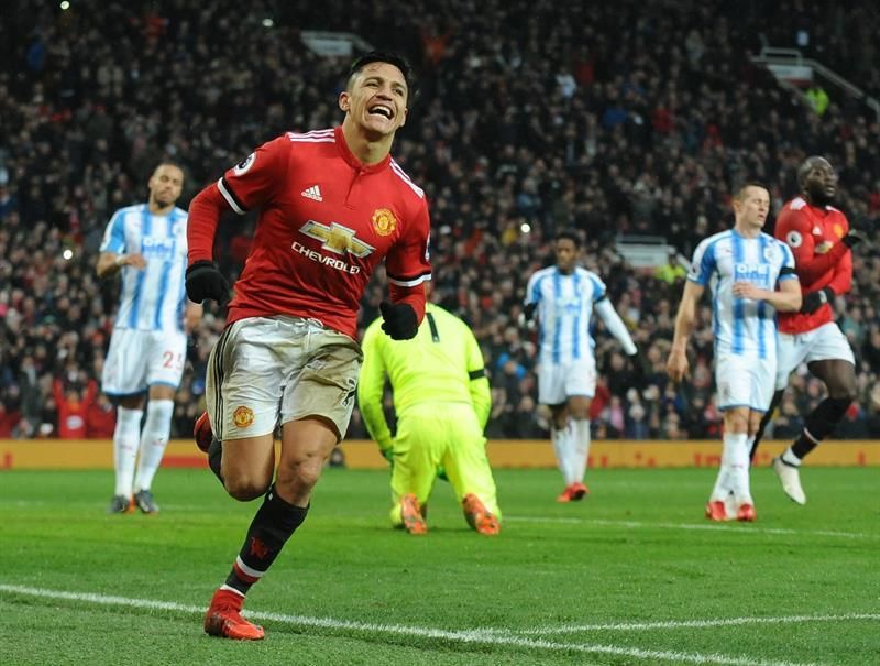 Alexis se estrena y el United gana al Huddersfield