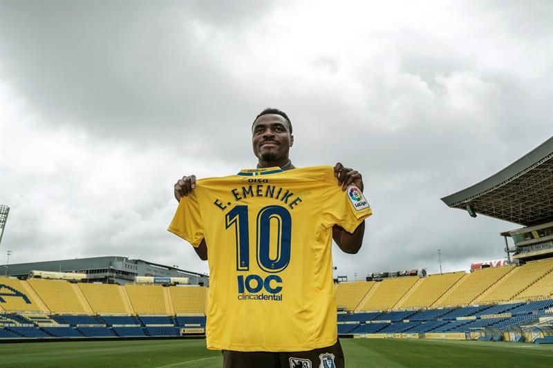 El nigeriano Emenike realiza su primer entrenamiento con la UD Las Palmas