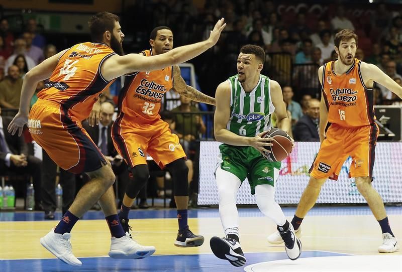 El Valencia, marcado por las lesiones, recibe en cuadro al Betis