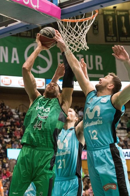 93-96. El Movistar Estudiantes alarga a ocho la racha de derrotas de la Penya