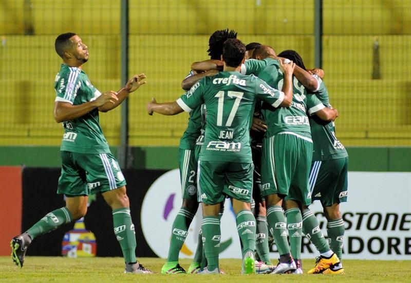 El colombiano Borja anota un gol en el triunfo del Palmeiras sobre el Santos