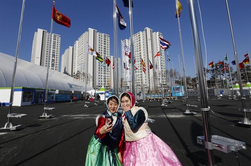 La dos Coreas unificadas, un debut sobre el hielo y entre protestas