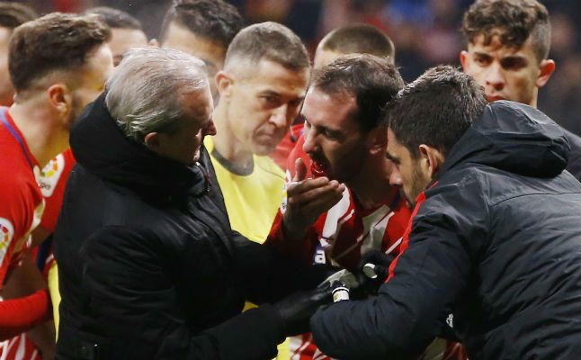 Godín sufre "un fuerte traumatismo facial con fractura de tres piezas"