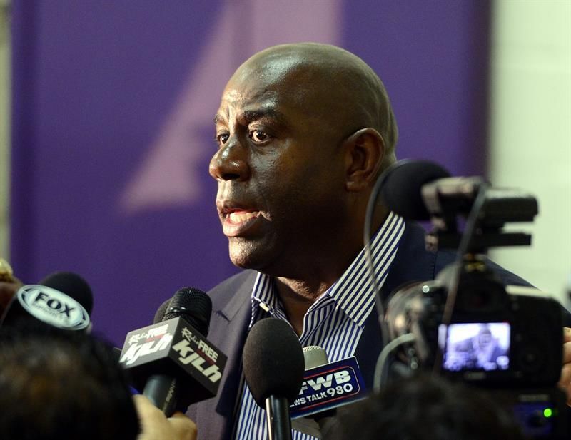 Los Lakers vuelven a ser multados con 50.000 dólares por unos comentarios de Magic Johnson