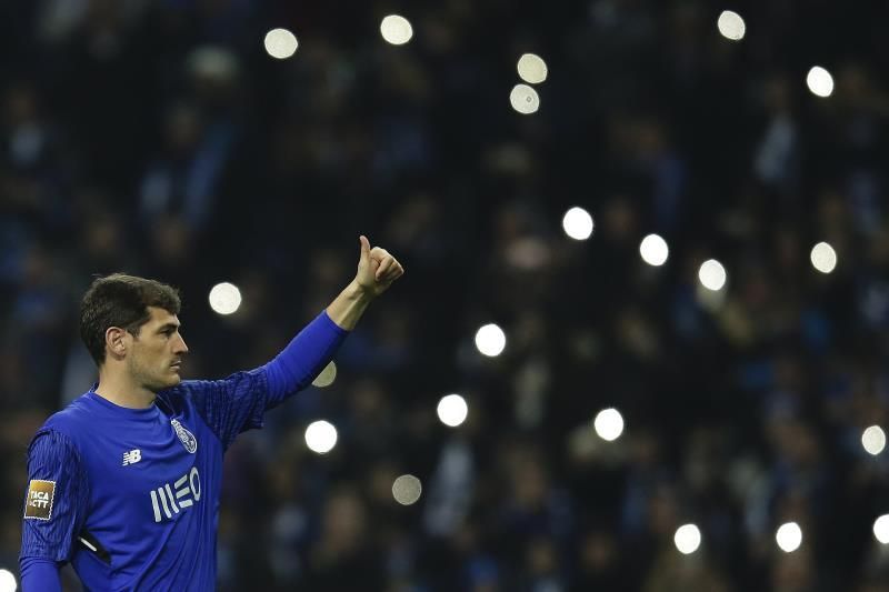 Casillas cumple cien partidos con el Oporto reconvertido en portero suplente
