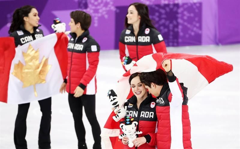 Canadá gana el oro en patinaje artístico por equipos