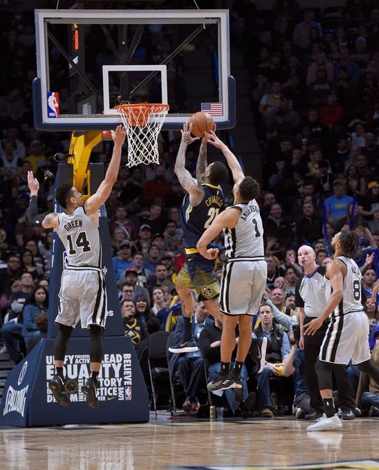 117-109. Jokic logra triple-doble en triunfo de los Nuggets