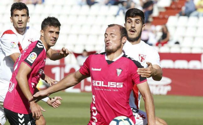 Un mirlo del Sevilla Atlético, en peligro