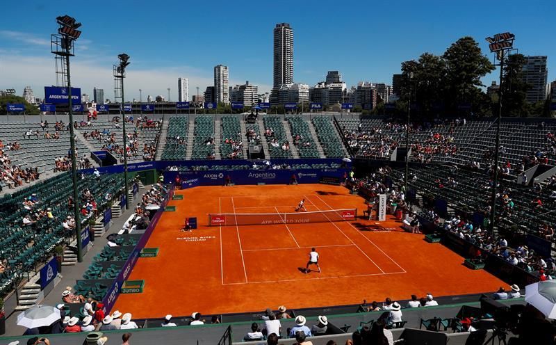 El español Carreño se despide y avanzan los argentinos Delbonis y Mayer