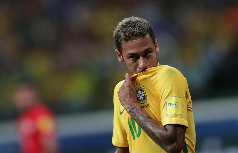 Neymar, Alves, Marcelo, Casemiro y Coutinho, entre 15 fijos para el Mundial