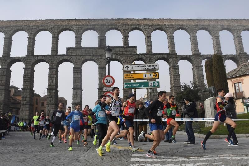 Más de 1.200 atletas participan en la séptima Carrera Monumental de Segovia