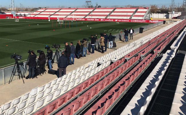 Gran expectación mediática en el entrenamiento del Sevilla