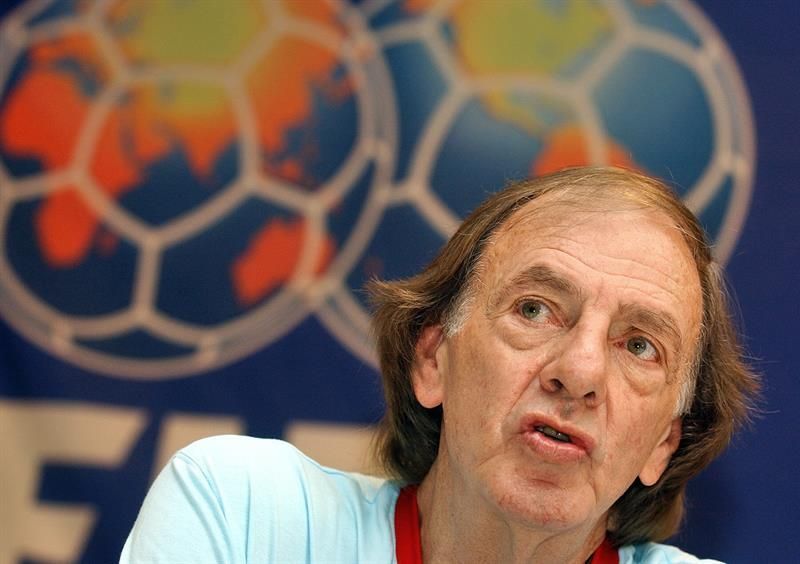 Menotti: "James juega de James; existen futbolistas que no tienen un puesto"