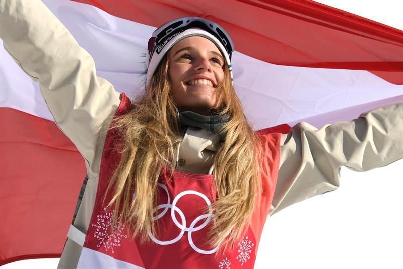 La austriaca Gasser cumplió pronósticos al ganar el oro en el debut del 'big air'