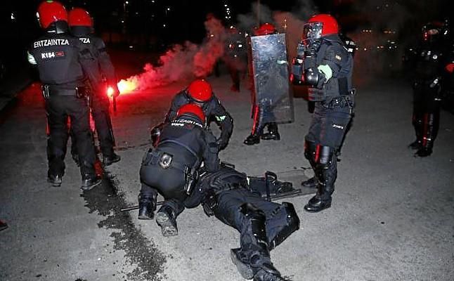 Un ertzaina muere durante los enfrentamientos entre ultras del Athletic y del Spartak
