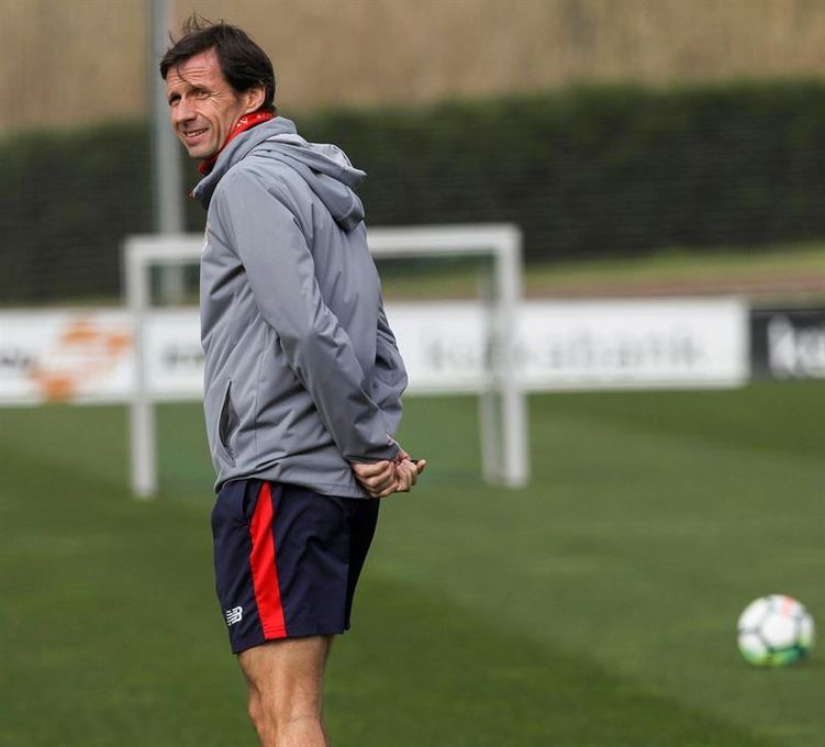 El Athletic vuelve al trabajo con la ausencia de Rico y Aduriz al margen