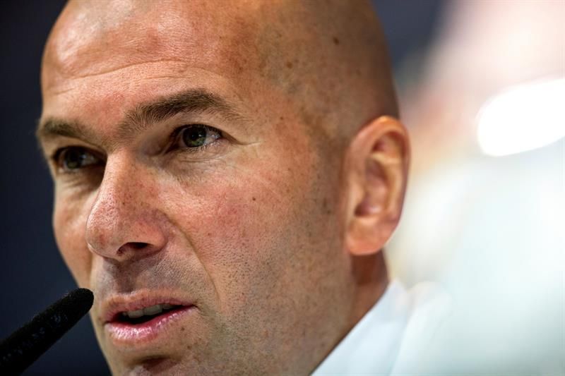 Zidane lamenta el fallecimiento del ertzaina y manda ánimos a su familia