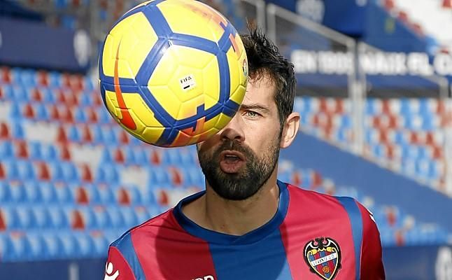 Coke: "Como sevillista, al Betis lo miro con otros ojos"