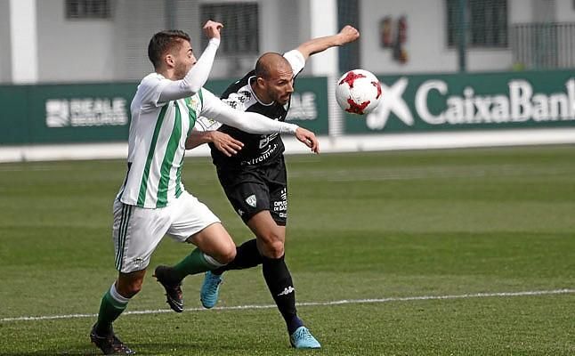 Betis Deportivo-Villanovense (1-2): La bisoñez hunde aún más al filial