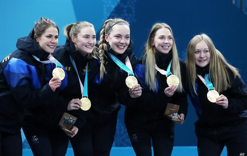 Suecia, oro olímpico de curling femenino, al ganar en final a Corea del Sur