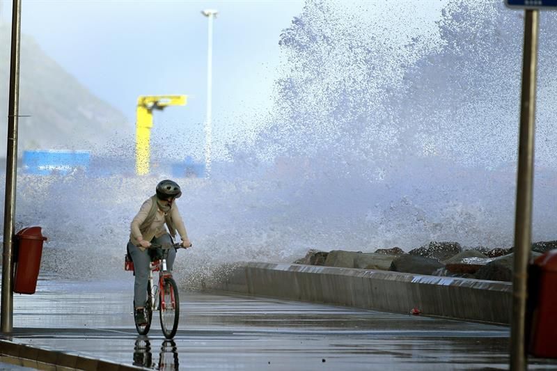 El Tenerife-Lugo, aplazado por la situación de alerta máxima