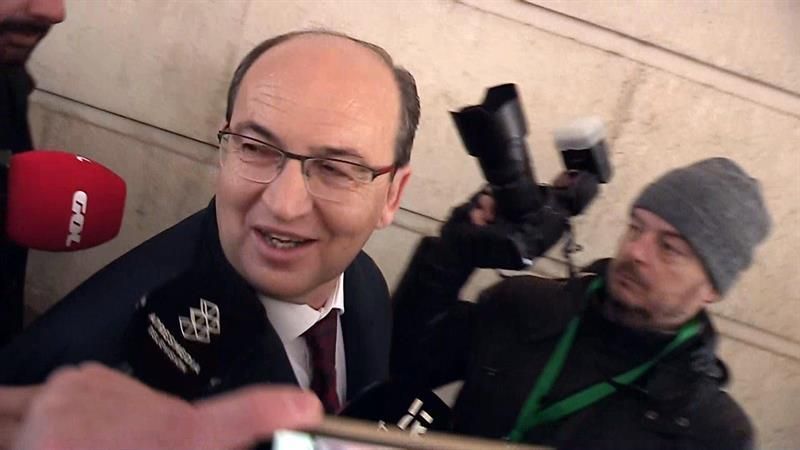 Castro defiende "regularidad" en el uso de la cuenta y en la actuación en la compra de acciones