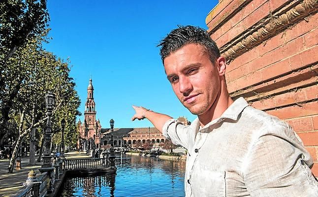 Corchia: "Echo de menos pisar el Sánchez-Pizjuán, pero pronto podré hacerlo"