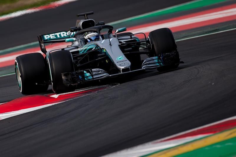 Los coches no descansan, y Mercedes y McLaren pelean por el mejor tiempo