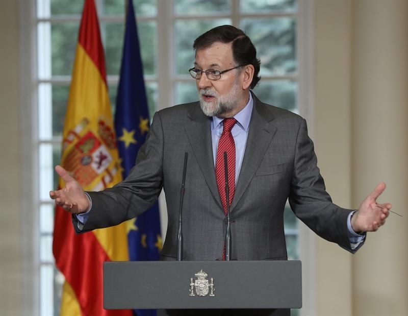 Rajoy: "El recuerdo de Quini perdurará entre los amantes del deporte"
