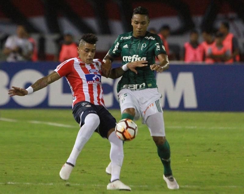 0-3. Palmeiras aprovecha la expulsión de Gutiérrez y vapulea a Junior en su casa